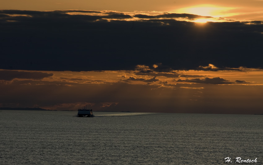 Sonnenuntergang auf der Fähre