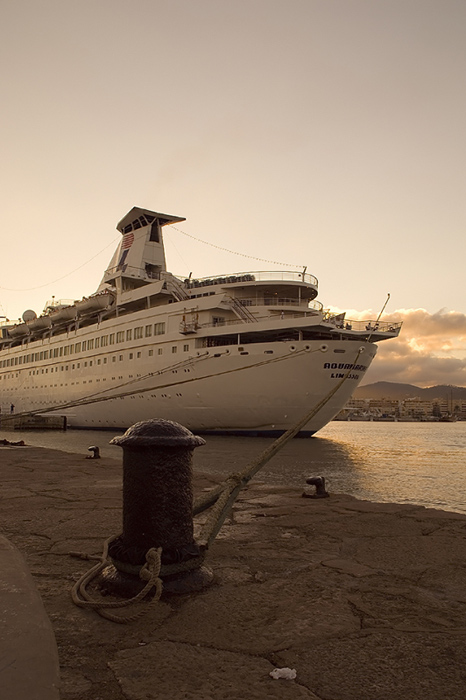 Aquamarine am Hafen von Gibraltar