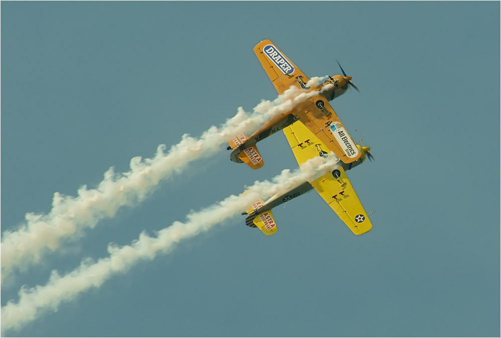 Aerobatic Yakers mit 3 YAK 52TW