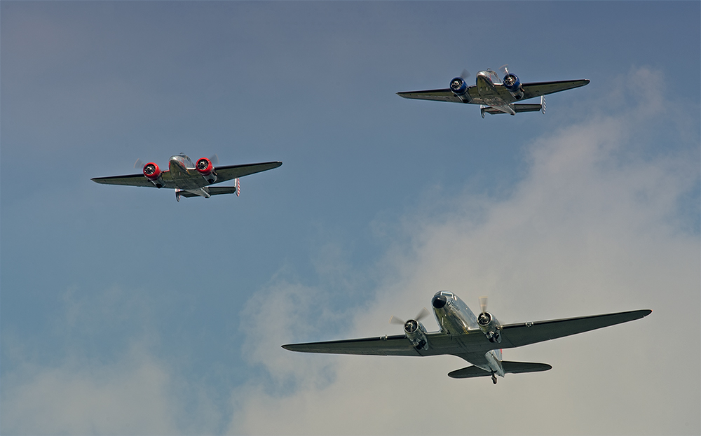 DC-3 und 2 Bezech, Flugschau, Dittingen 2013