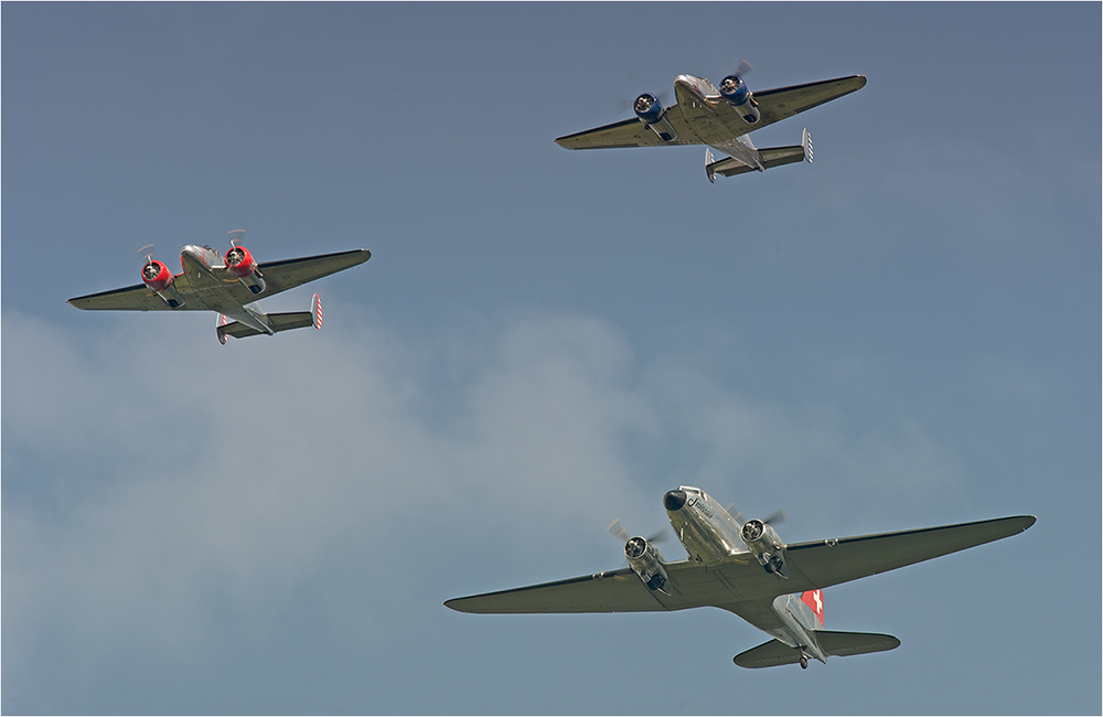 DC-3 und 2 Bezech, Flugschau, Dittingen 2013