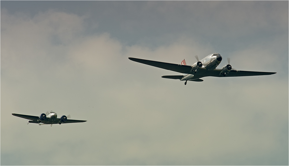 DC-3 und 2 Bezech, Flugschau, Dittingen 2013