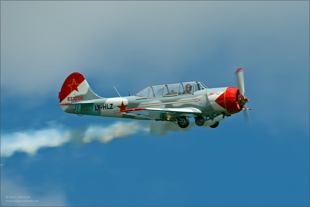 Yak-52